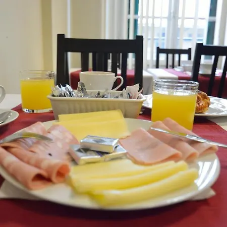 Oda ve Kahvaltı Marbo 4*